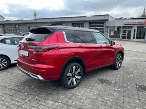 Mitsubishi Outlander 2.4L PHEV TOP 2-Farb Bild 3