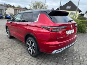 Mitsubishi Outlander 2.4L PHEV TOP 2-Farb Bild 4