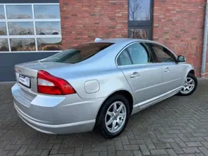 Volvo S80 2.4 D5 AUT, LEDER,SITZH,AHK,SEHR GEPFLEGT Bild 3