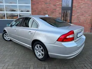 Volvo S80 2.4 D5 AUT, LEDER,SITZH,AHK,SEHR GEPFLEGT Bild 4