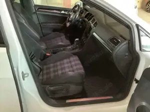 Volkswagen Golf GTI BlueMotion Technology DSG Bild 4