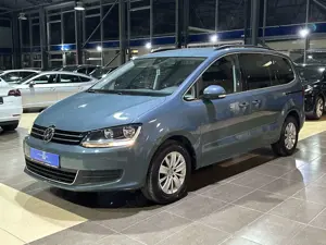 Volkswagen Sharan Comfortline 7-Sitzer Navi PDC DAB+ BLIS Bild 3