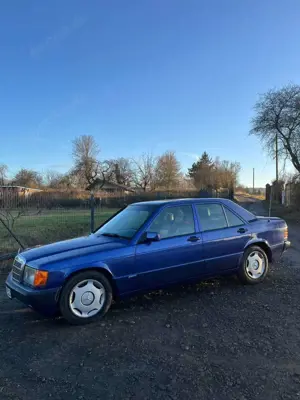Mercedes-Benz 190 E 2.3 Avantgarde azzurro