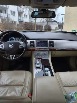 Jaguar XF 3.0 V6 Diesel Premium Luxury Bild 4