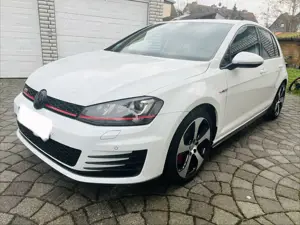 Volkswagen Golf GTI 2.0 BMT Performance DSG 230 PS Bild 2