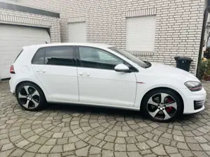 Volkswagen Golf GTI 2.0 BMT Performance DSG 230 PS Bild 4