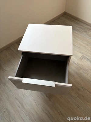 Nachttisch