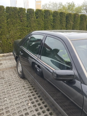 Unfallwagen Mercedes Benz w210 fahrbereit ohne TÜV Au Bild 2