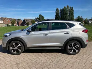 Hyundai TUCSON Top Ausstattung Pano-Leder-Navi Inspektion neu
