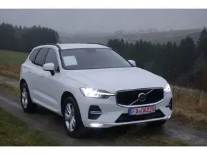 Volvo XC60 B4 D Momentum Pro AWD / AHK /Licht-Paket/Pa
