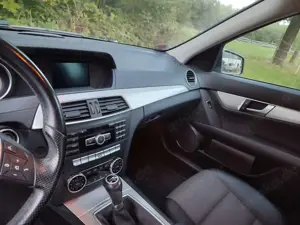 Mercedes-Benz C 200 C-Klasse CGI BlueEFFICIENCY Avantgarde Bild 4