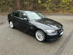 BMW 330 330xd DPF Aut. SD*AHK*PDC*Leder*