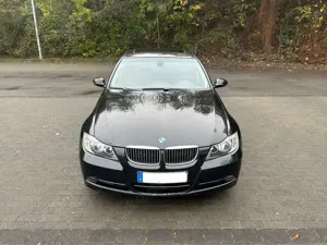 BMW 330 330xd DPF Aut. SD*AHK*PDC*Leder* Bild 2