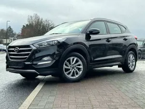 Hyundai TUCSON 2WD Navigation Rkamera 1. Hand MotorGetriebe TOP