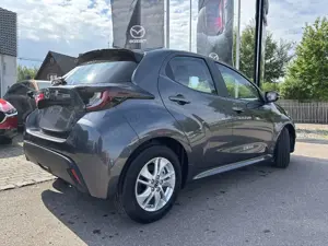 Mazda 2 Hybrid 1.5L VVT-i 116 e-CVT CENTRE-LINE Bild 4