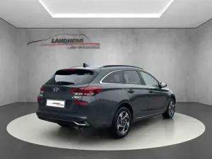 Hyundai i30 1.5 Family 5.J Garantie//Rückfahrkamera/Lenkradhei Bild 3