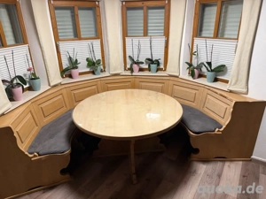 Sitz Eckbank mit rundem Tisch 7 Plätze Massivholz geschreinert