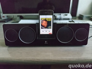 iPhone 4 mit Logitech Musikanlage und iDock Station Bild 3