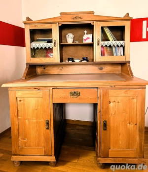 Schreibtisch Holz,massiv (antik) mit Glastüren, vielen Schubladen; Schreibfläche