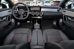 Mercedes-Benz A 200 Kompaktlim AMG MBUX+RüKam+M-LED+Pano+Distr Bild 5