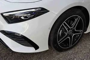 Mercedes-Benz A 200 Kompaktlim AMG MBUX+RüKam+M-LED+Pano+Distr Bild 3
