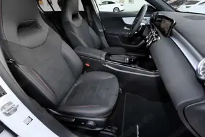 Mercedes-Benz A 200 Kompaktlim AMG MBUX+RüKam+M-LED+Pano+Distr Bild 4