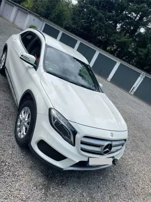 Mercedes-Benz GLA 200 7G-DCT AMG Line