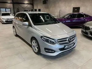 Mercedes-Benz B 180 Urban LED Navi Teilleder Standheizung AHK Bild 3