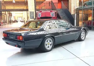 Ferrari 412 i - Schweizer Modell mit 5Gang-Schaltgetriebe Bild 5