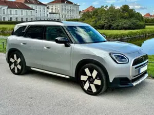 MINI Countryman SE COUNTRYMAN Elektro ALL4 Favoured Trim