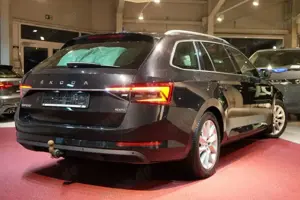 Skoda Superb Combi 2.0 TDI 4x4 DSG Style*LED*Virtual* Bild 4