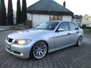 BMW 320 3er 320i+GEPFLEGT+TÜV=03/2027+OPTIK+EXTRAS