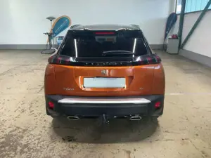 Peugeot 2008 PureTech 130 GT Bild 2