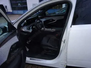 Peugeot 3008 3008 Elektro 325 AWD LAUNCH EDITION Bild 5