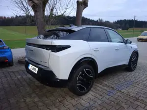 Peugeot 3008 3008 Elektro 325 AWD LAUNCH EDITION Bild 4