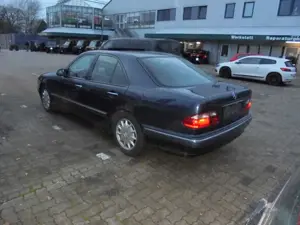 Mercedes-Benz E 220 E 220 CDI Avantgarde Autom. Schiebed. AHK
