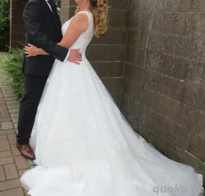 Hochzeitskleid in Gr. 38 mit Stickereien und Perlen, incl. Zubehör abzugeben 