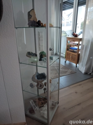 Liebhaber aufgepasst: Edelsteinsammlung in Glasvitrine an Selbstabholer