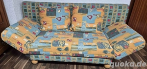 Buntes Klappsofa mit Bettkasten