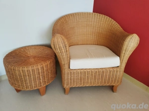 Rattansessel   Korbsessel mit passendem Sitzkissen und Hocker