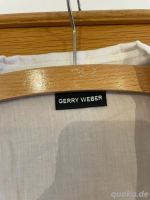 Weiße Gerry Weber Bluse, Größe 44, Blumen, 3D-Optik Bild 4