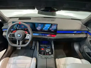 BMW M5 Touring  Ultimate Package, Anhängerkupplung Bild 3