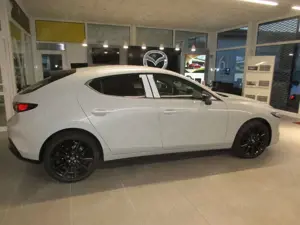 Mazda 3 e-SKYACTIV G 140 Homura AT Bild 3