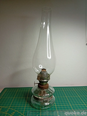 Zu verkaufen: Antike Petroleumlampe aus Glas und Metall