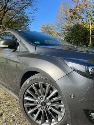 Ford Focus Focus Fließheck 1.5 EcoBoost Start-Stopp-System Aut. ST-Line