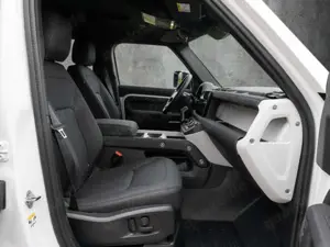 Land Rover Defender 110 D200 X-Dynamic SE Bild 3