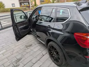 BMW X3 xDrive20d Aut. xLine AHK Klima Teilleder Navi Pano Bild 4