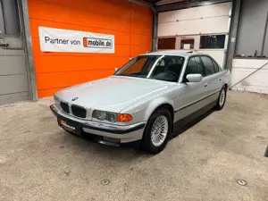 BMW 750 iA Leder Navi Xenon Schiebedach Doppelglas