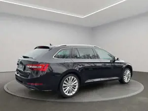 Skoda Superb Combi 2.0TSI 4x4 DSG Style AHK+LEDER+PANO Bild 4