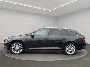 Skoda Superb Combi 2.0TSI 4x4 DSG Style AHK+LEDER+PANO Bild 5